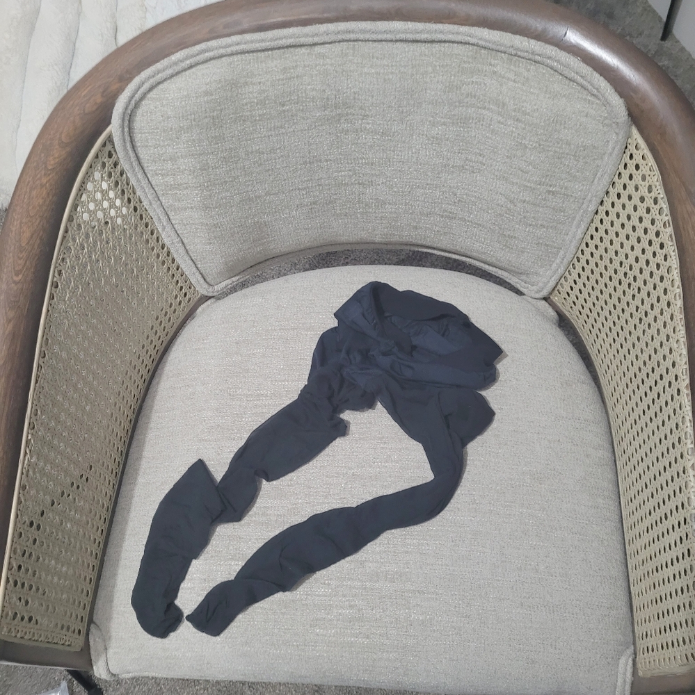 Black Sheer Pantyhose - Picture 3 of 3